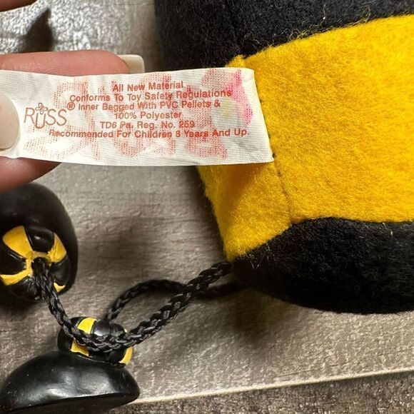 Russ Vintage Be Mine Bumble Bee Black Yellow with Dangle Legs Missing Heart - Picture 8 of 12